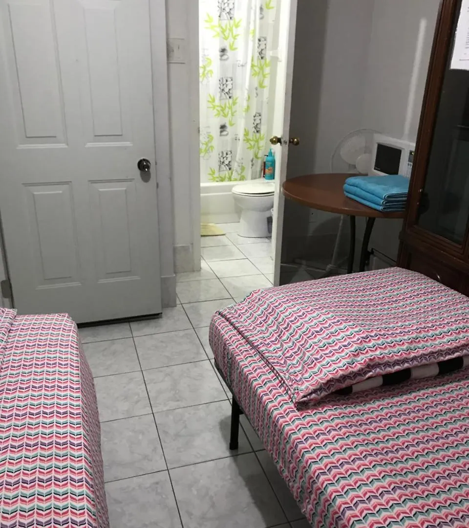 University Apartment Τορόντο 2*,
