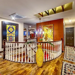 Neocolonial Nouveau Kensington Vacation Guest house Vancouver