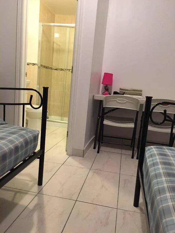 Guest house University Apartment Toronto