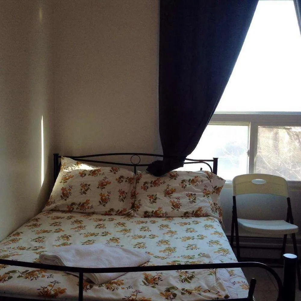 University Apartment Toronto 2*,