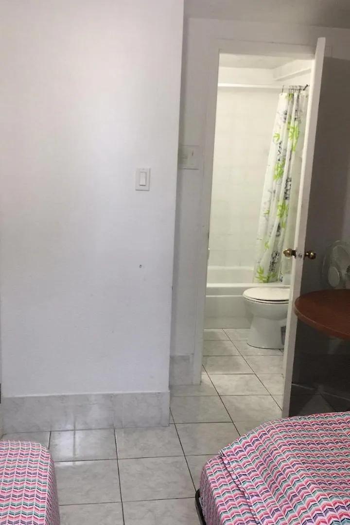 University Apartment Toronto 2*,