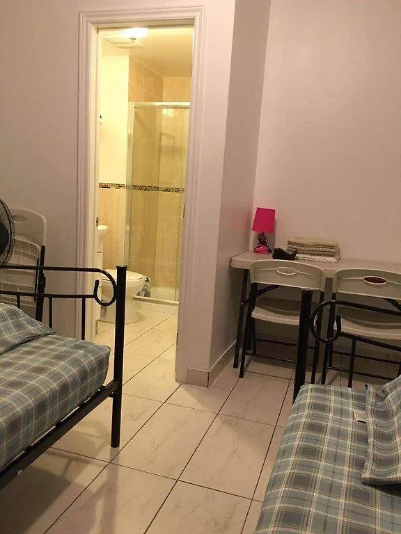 University Apartment Toronto 2*,