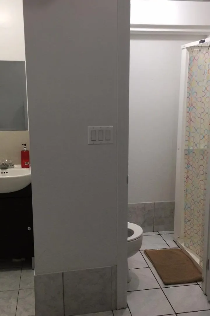 University Apartment Toronto Guest house