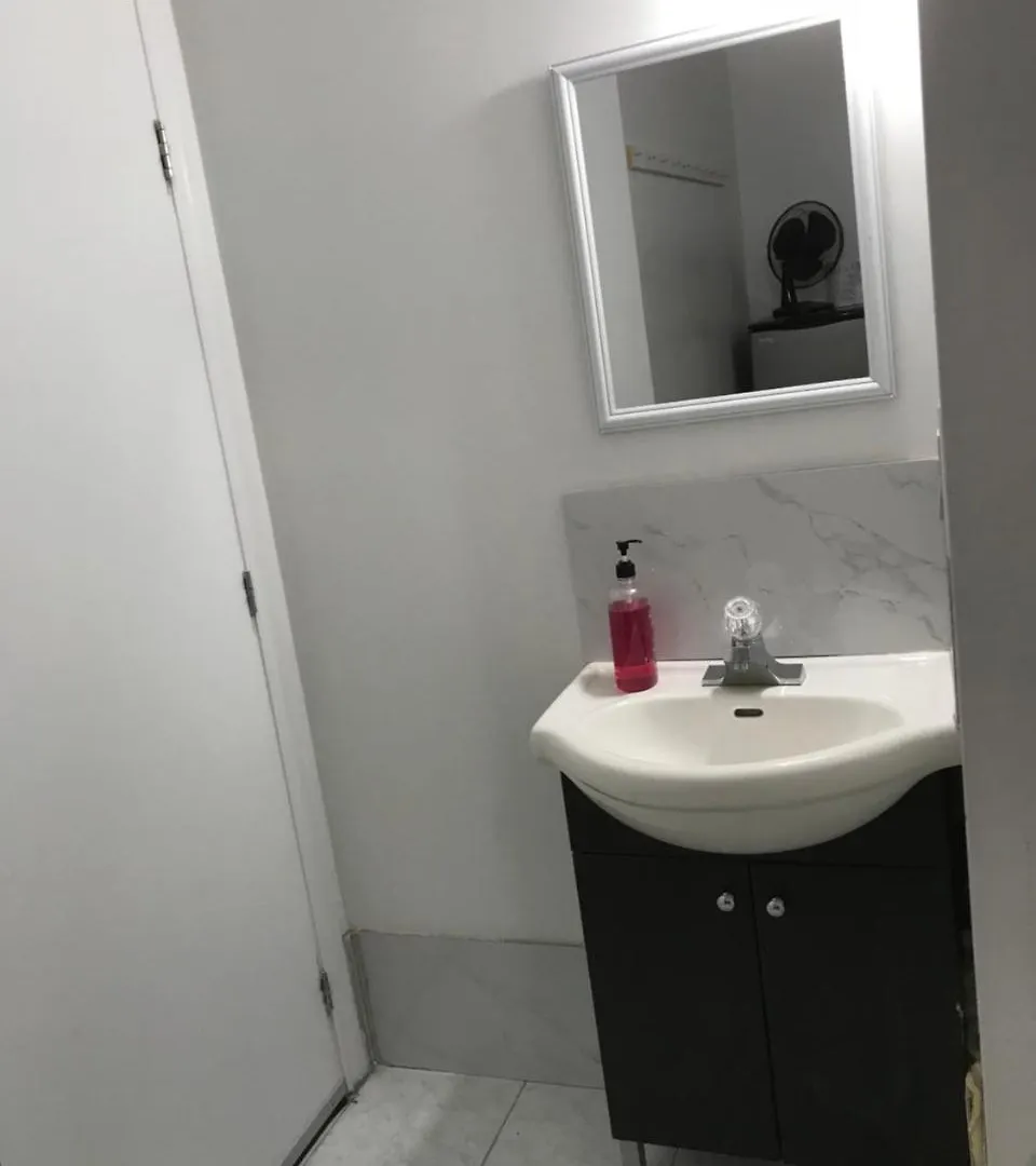University Apartment Toronto Guest house