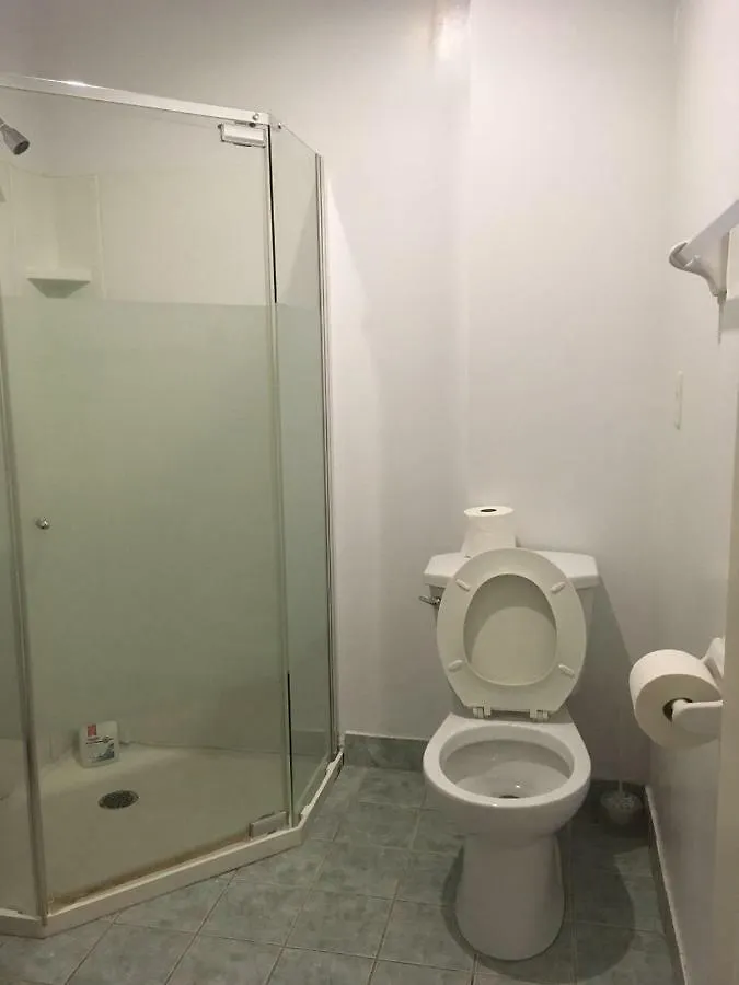 University Apartment Toronto 2*,